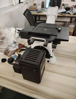 Microscopio metalográfico invertido HM-41X con objetivo semiacromático para el análisis de materiales