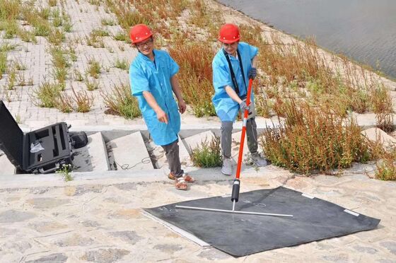 Equipo de detección de fugas de geomembrana 0.6kV-50KV Detector de fugas
