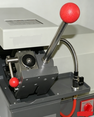 HC-300E 2800R/min Máquina de corte de muestras de metalografía de laboratorio con sistema de enfriamiento circulante para el ensayo de materiales