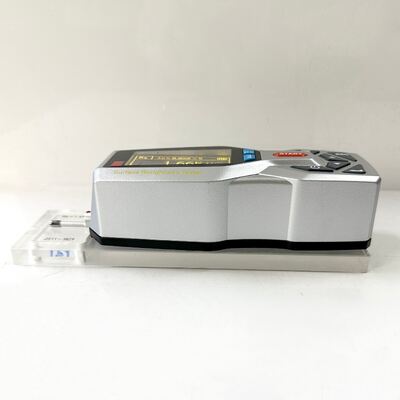 Medidor de rugosidad de superficie portátil con 14 parámetros y pantalla de matriz de puntos OLED de 128 x 64 con espectrograma