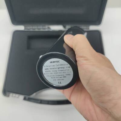 Calibrador de vibraciones utilizado para calibrar pequeños transductores de vibración