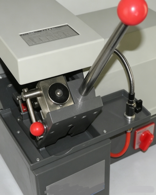 Máquina de corte de muestras metalográficas HC-300E Cortadora de muestras de laboratorio de enfriamiento por agua