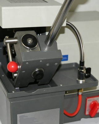 HC-300E 2800R/min Máquina de corte de muestras de metalografía de laboratorio con sistema de enfriamiento circulante para el ensayo de materiales