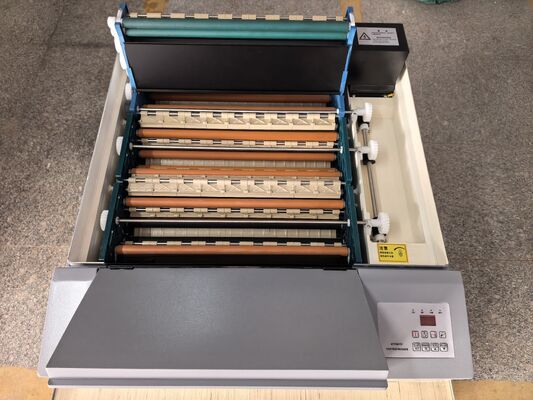 Procesadora de películas de rayos X HDL-P17B con ciclo de procesamiento ajustable, placa de entrada de película de acero inoxidable y control de programa de microcomputadora